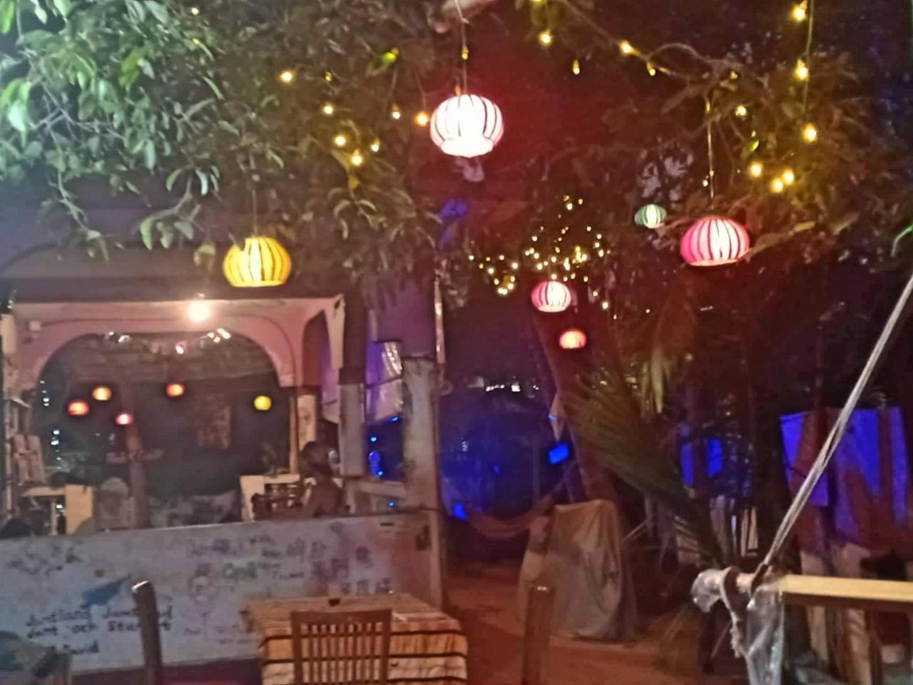 Bunkd Hostel, Anjuna Bagian luar foto