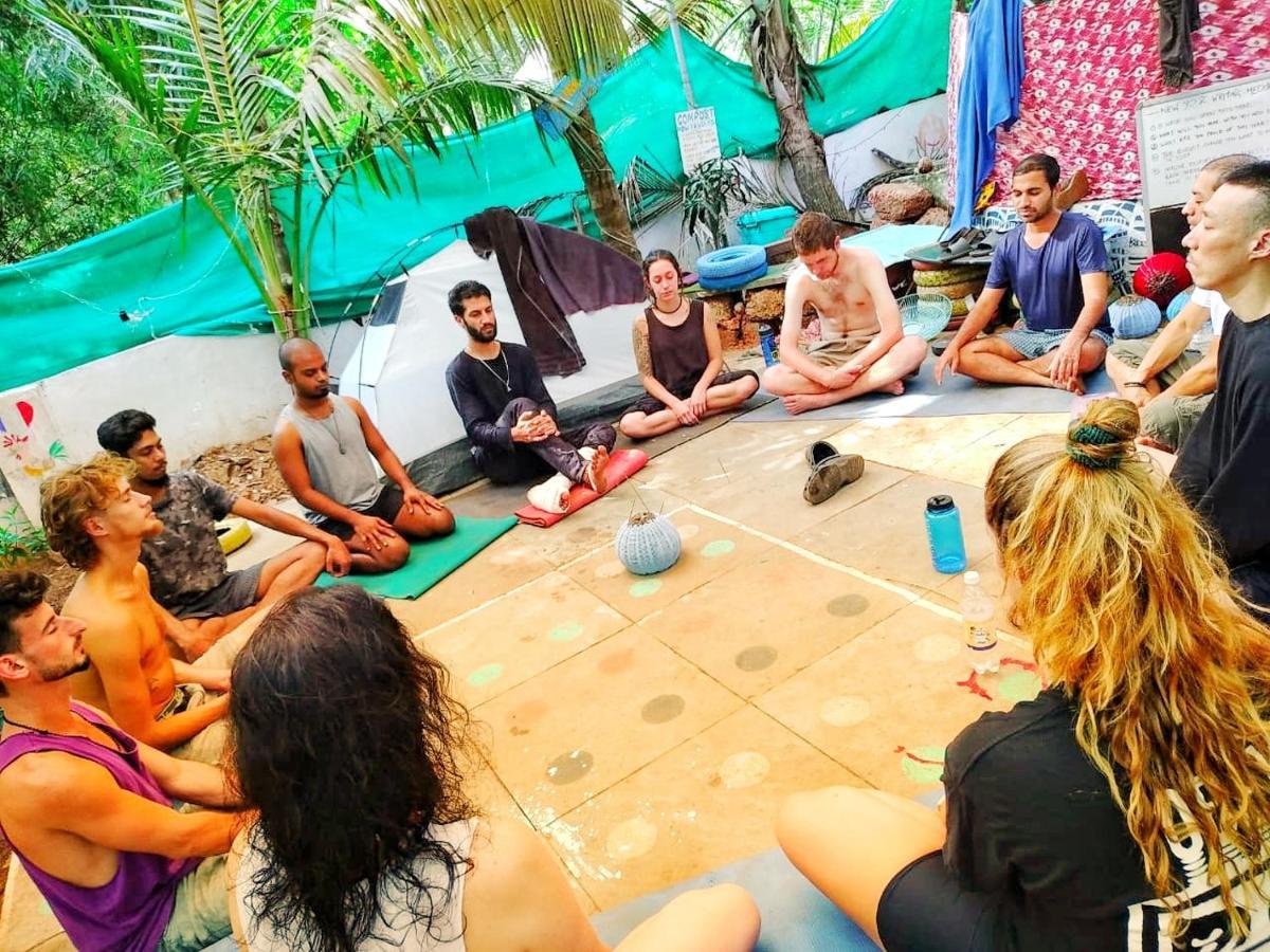 Bunkd Hostel, Anjuna Bagian luar foto